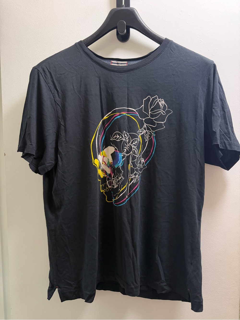 Excellent Condition Robert Graham T Shirt Skull
